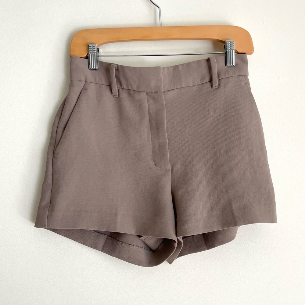 Aritzia Wilfred Anthem 3” Trouser Short in Grey Taupe